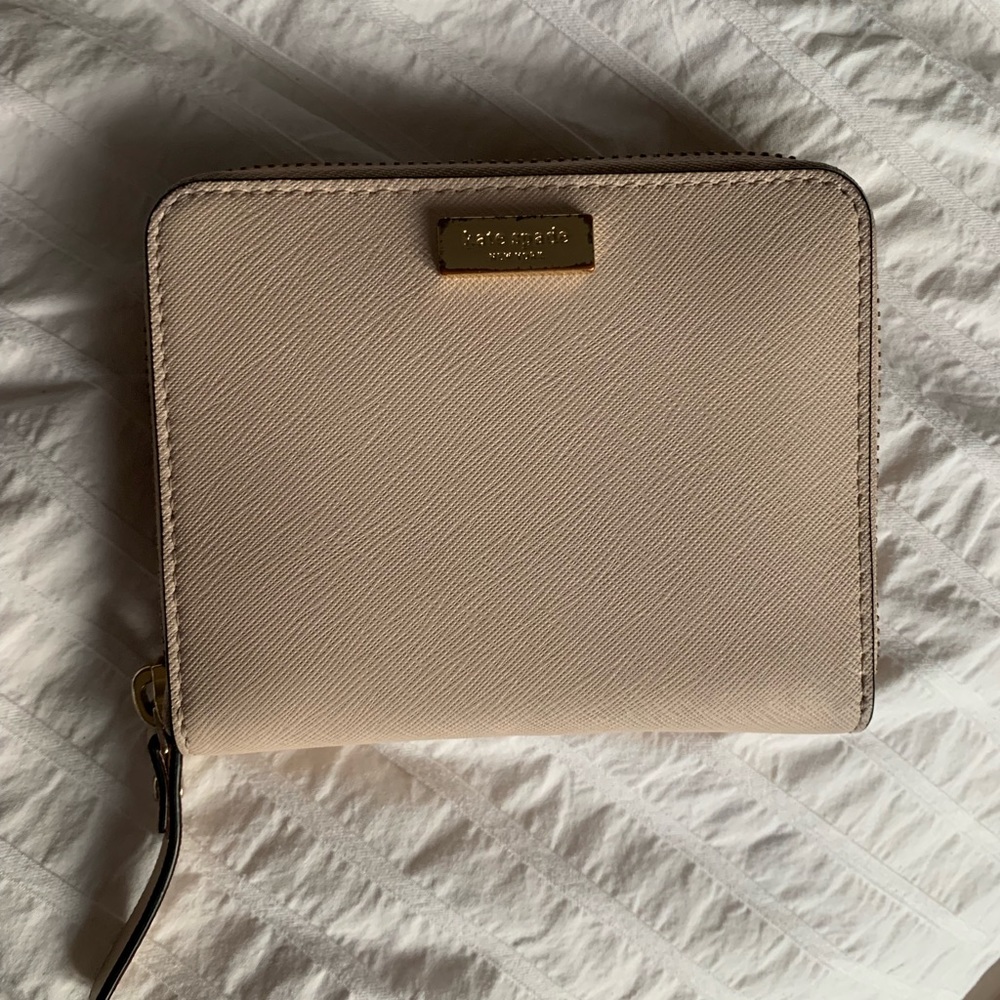 Kate Spade  compact  zip Wallet